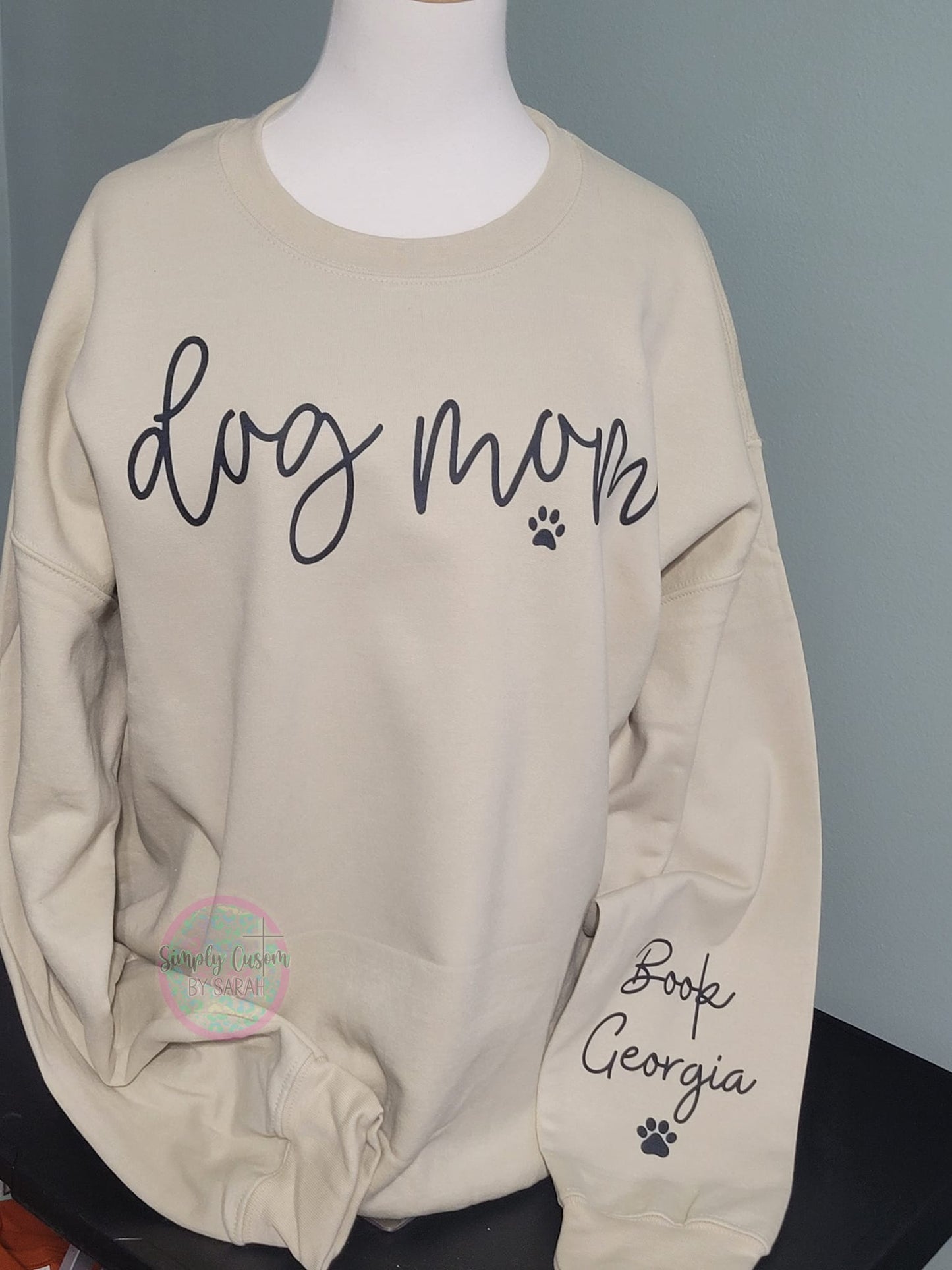 CUSTOM Dog Mom with Names on the Sleeves *NEW!*