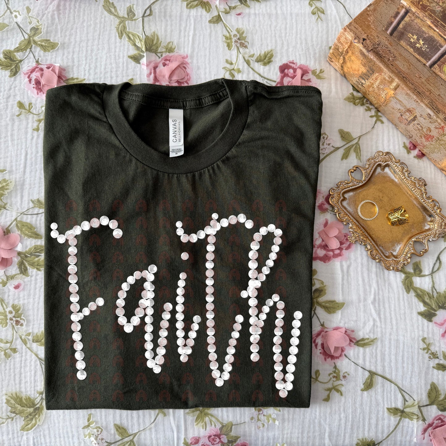 Faith (faux pearls) *CLOSES FEB 15*